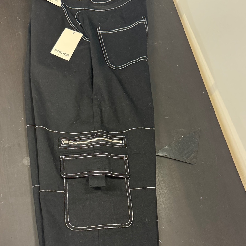 Women Black Denim White Stitching Cargo Joggers Large NWT - Picture 2 of 6